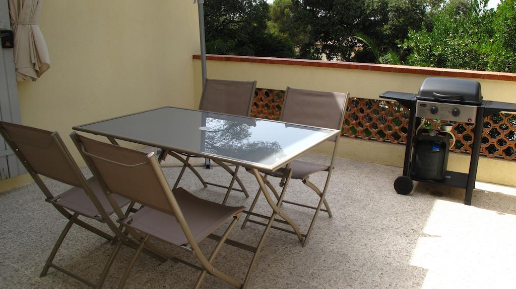 Appartement Dans Villa St Raphael Saint-Raphaël Rum bild