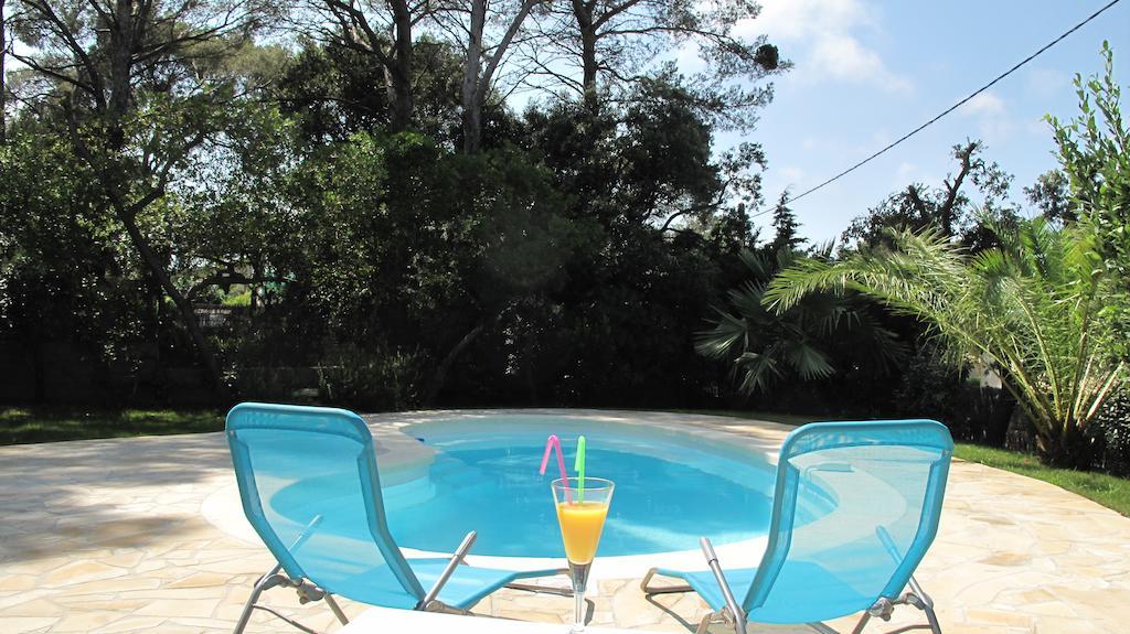 Appartement Dans Villa St Raphael Saint-Raphaël Rum bild